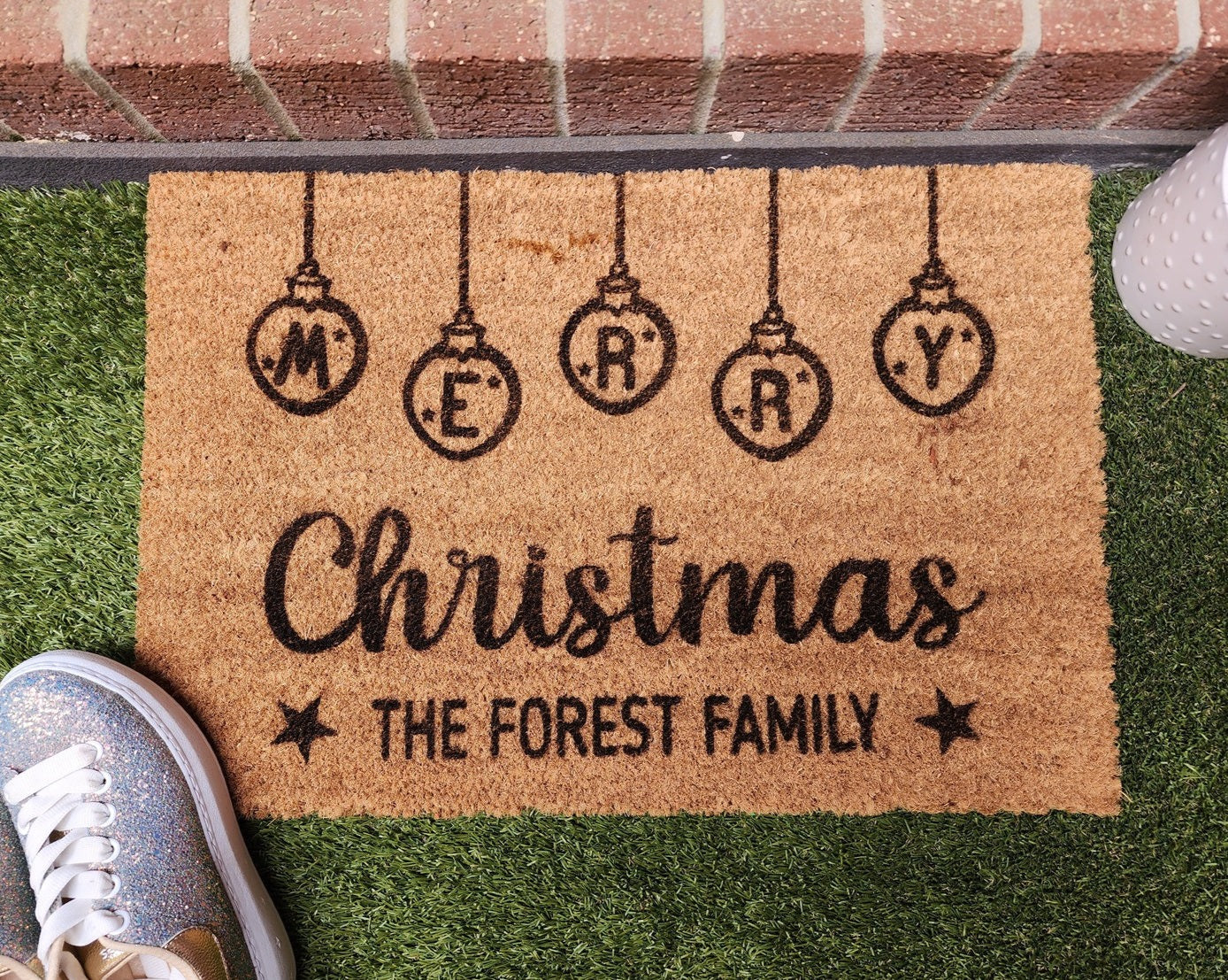 MERRY CHRISTMAS BAUBLE WITH FAMILY NAME PERSONALISED DOOR MAT