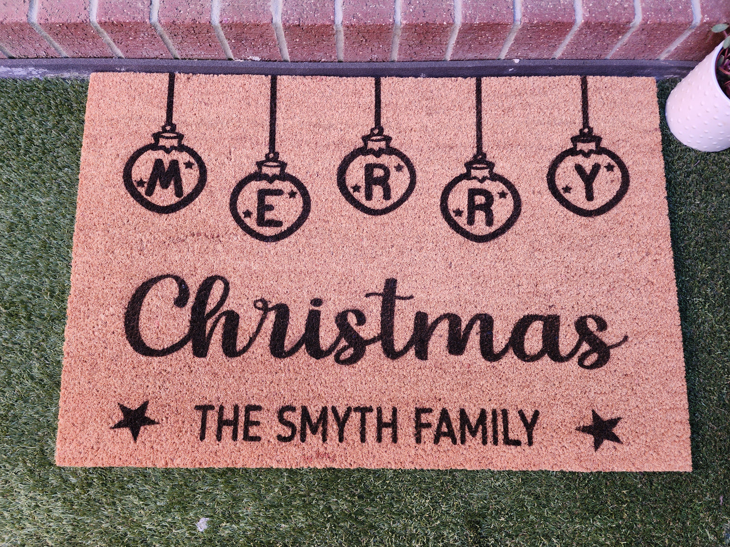 MERRY CHRISTMAS BAUBLE WITH FAMILY NAME PERSONALISED DOOR MAT