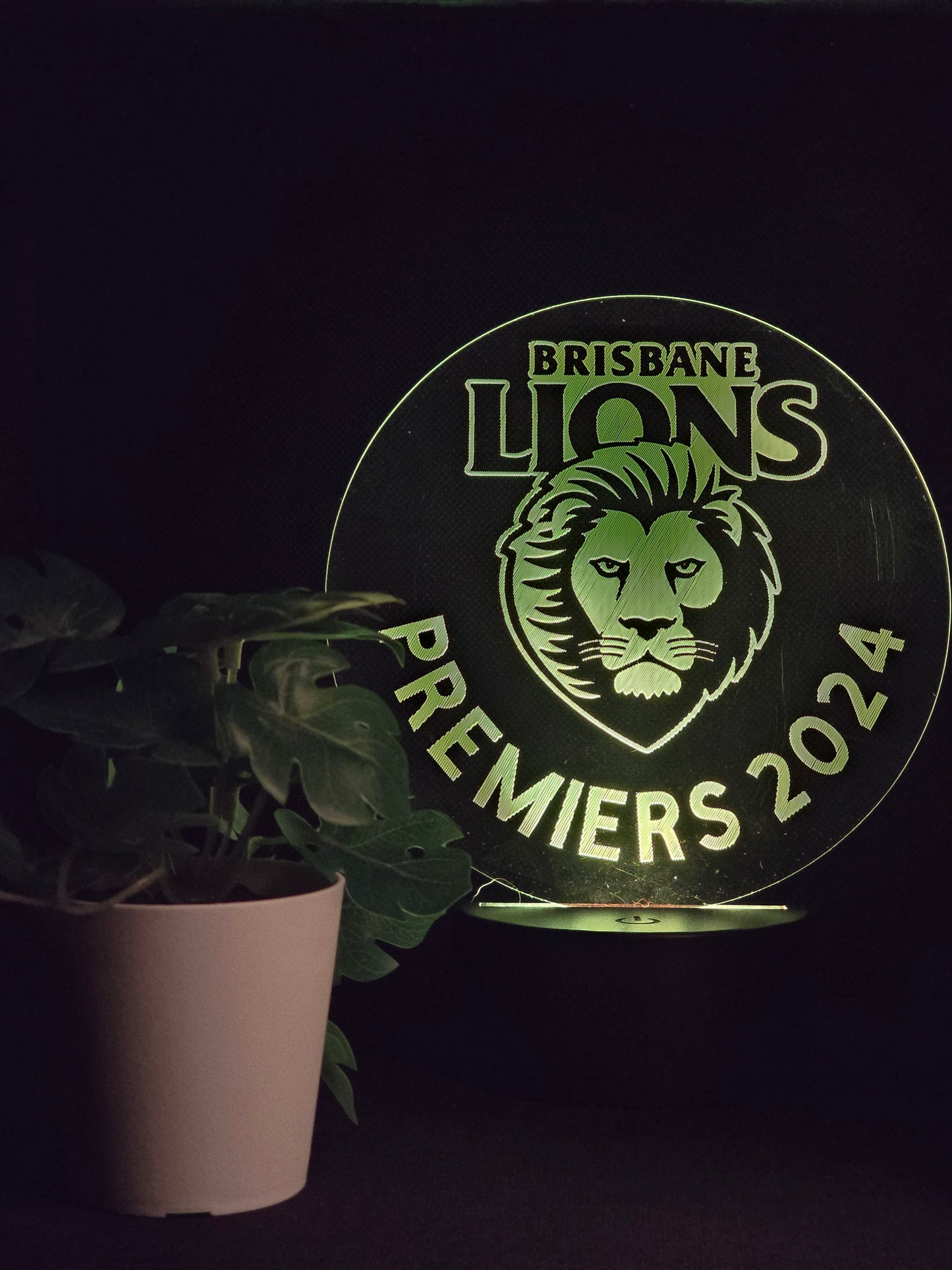 BRISBANE LIONS PREMIERS 24 NIGHT LIGHT 8 COLOURS LED LAMP