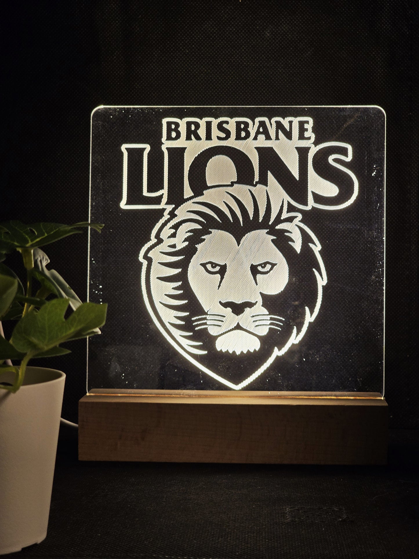 BRISBANE LIONS NIGHT LIGHT WARM WHITE LED LAMP