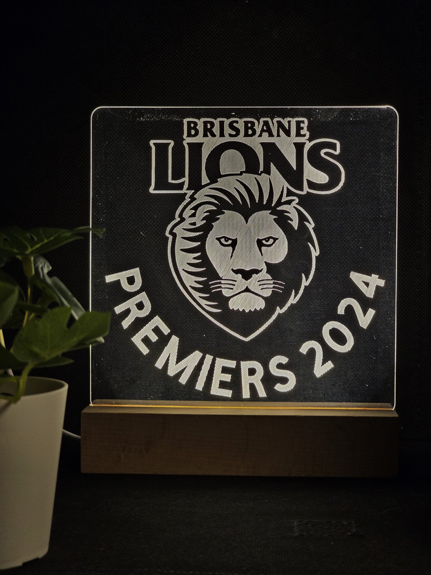 BRISBANE LION PREMIERS 24 NIGHT LIGHT WARM WHITE LED LAMP