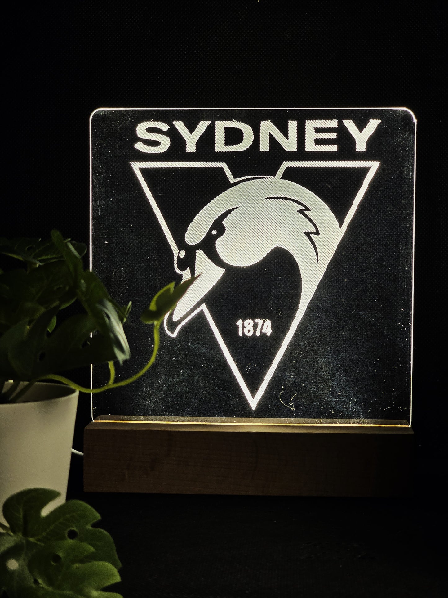 SYDNEY SWANS NIGHT LIGHT WARM WHITE LED LAMP