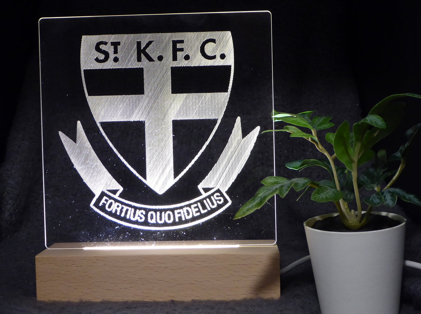 ST KILDA SAINTS NIGHT LIGHT WARM WHITE LED LAMP
