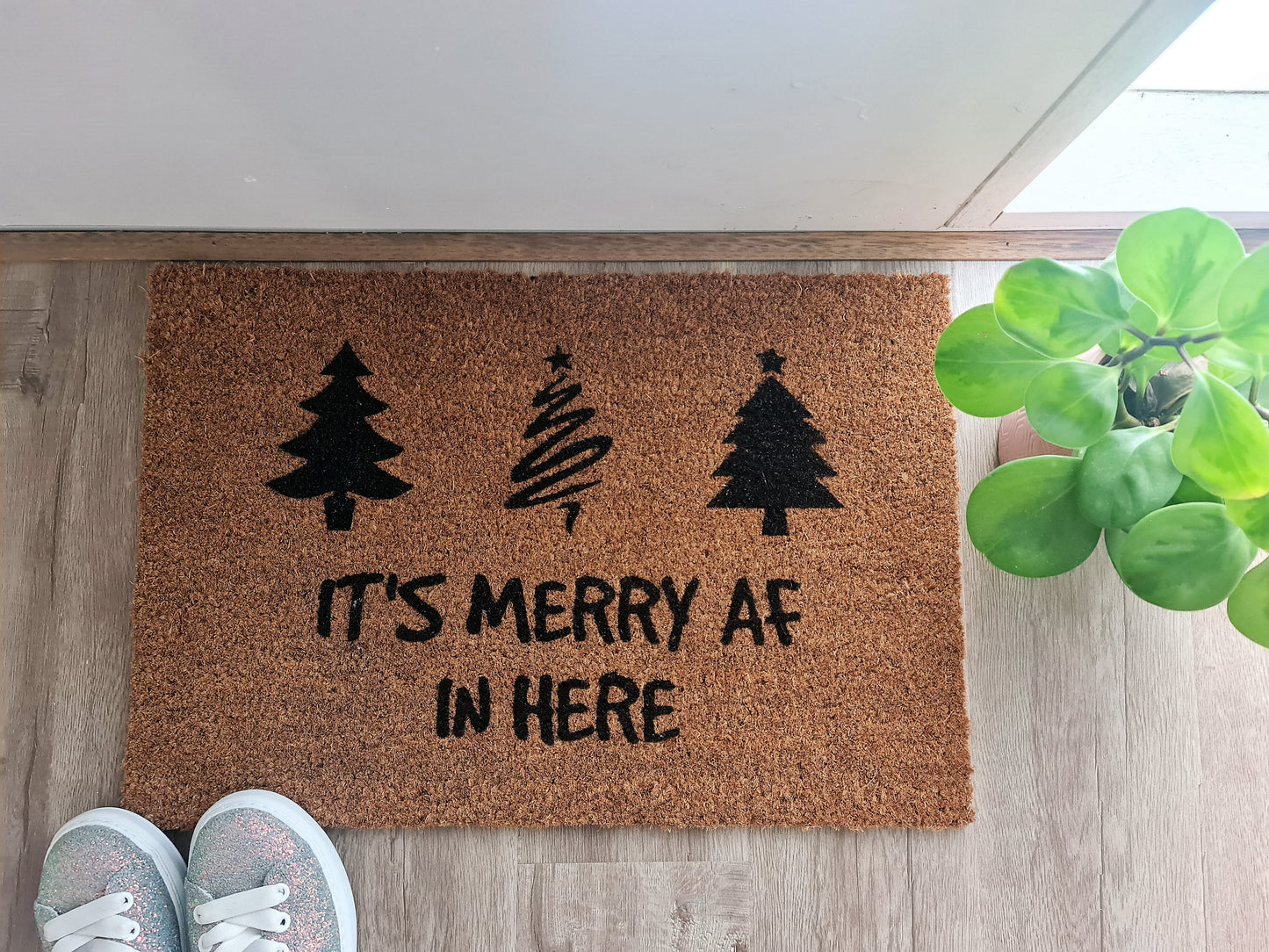 IT'S MERRY AF IN HERE FUN XMAS CUSTOM DOOR MAT