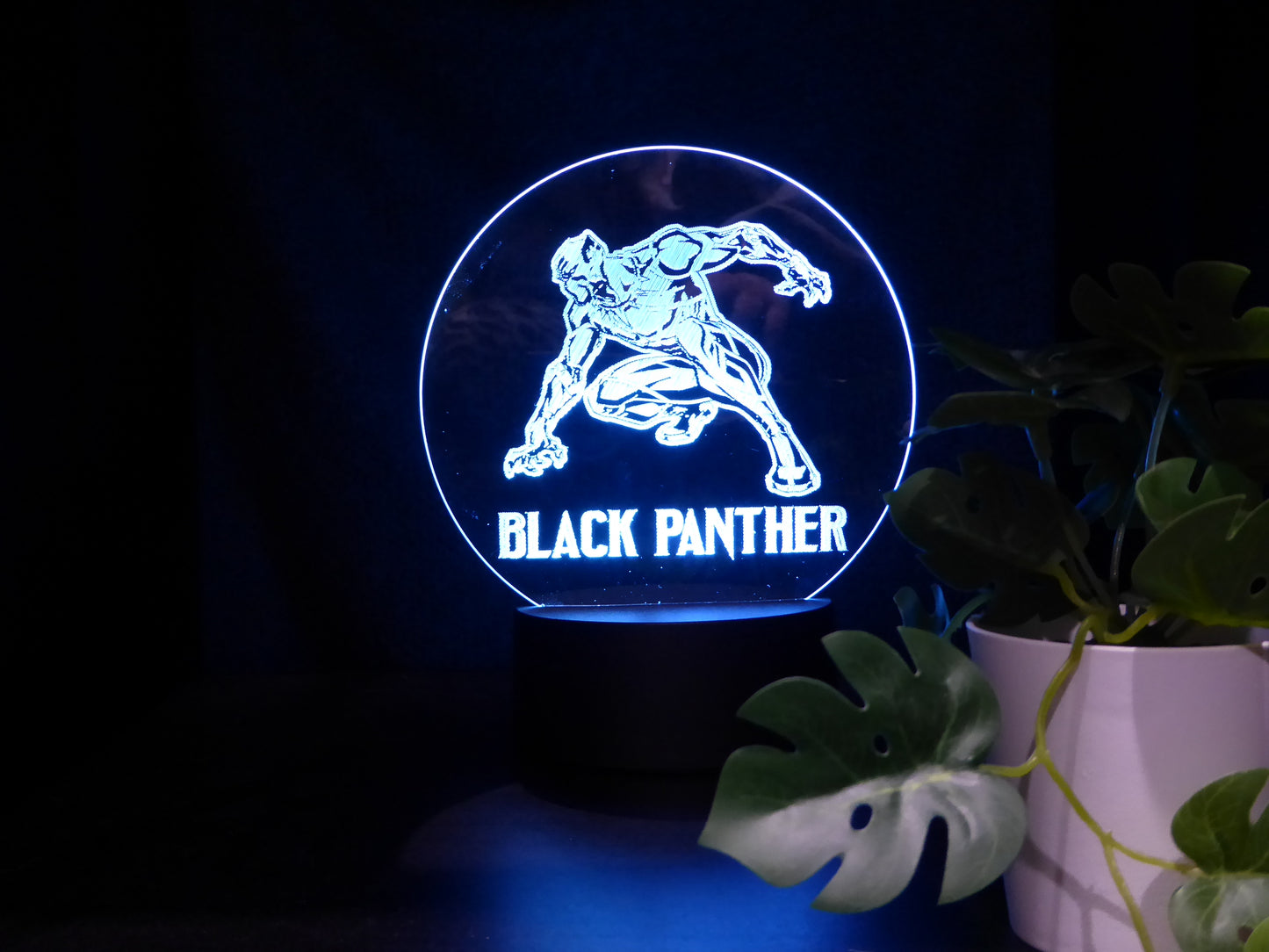 BLACK PANTHER NIGHT LIGHT 8 COLOURS LED LAMP